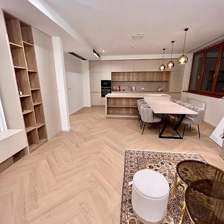 Stylish 3 Bedroom Apartment In The Hearth Of City Center With History Bratislava Exterior foto