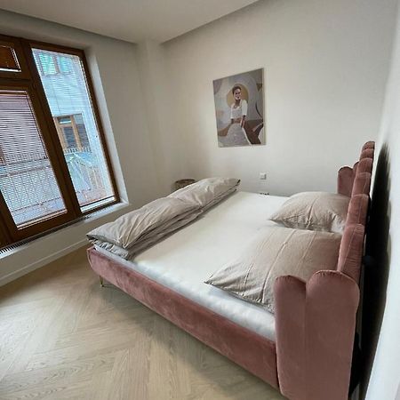 Stylish 3 Bedroom Apartment In The Hearth Of City Center With History Bratislava Exterior foto