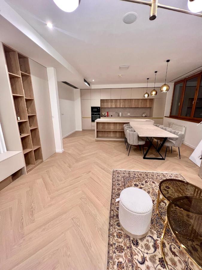 Stylish 3 Bedroom Apartment In The Hearth Of City Center With History Bratislava Exterior foto
