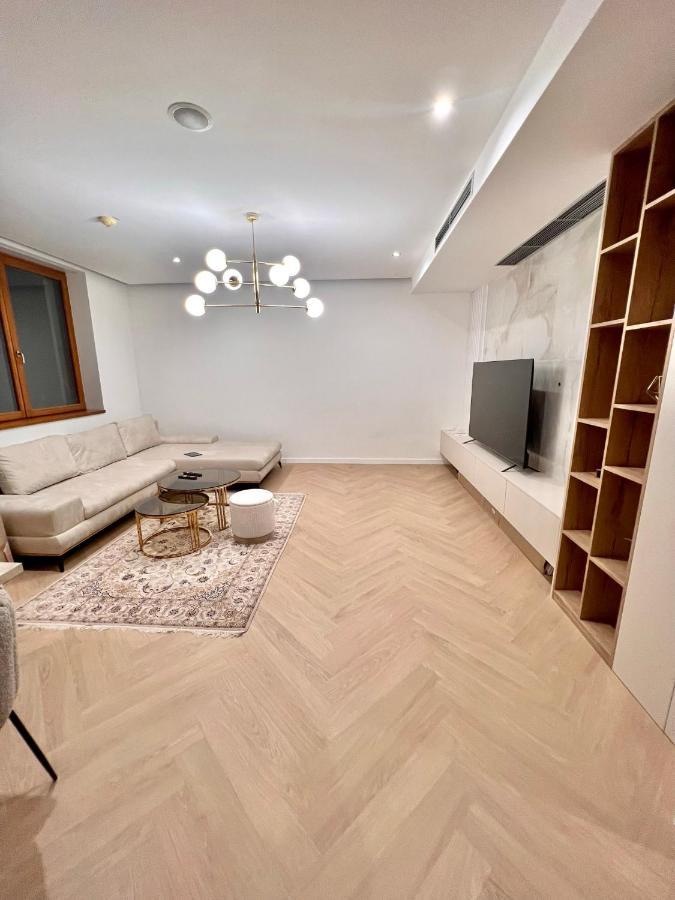 Stylish 3 Bedroom Apartment In The Hearth Of City Center With History Bratislava Exterior foto
