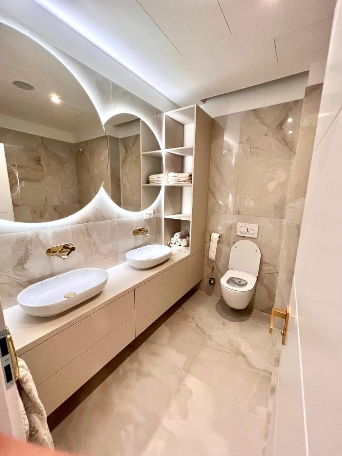 Stylish 3 Bedroom Apartment In The Hearth Of City Center With History Bratislava Exterior foto